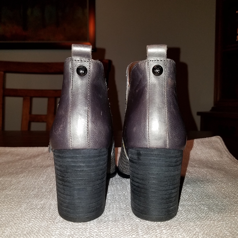 NWOB, Donald J. Pliner Edyn Bootie - Picture 7 of 8